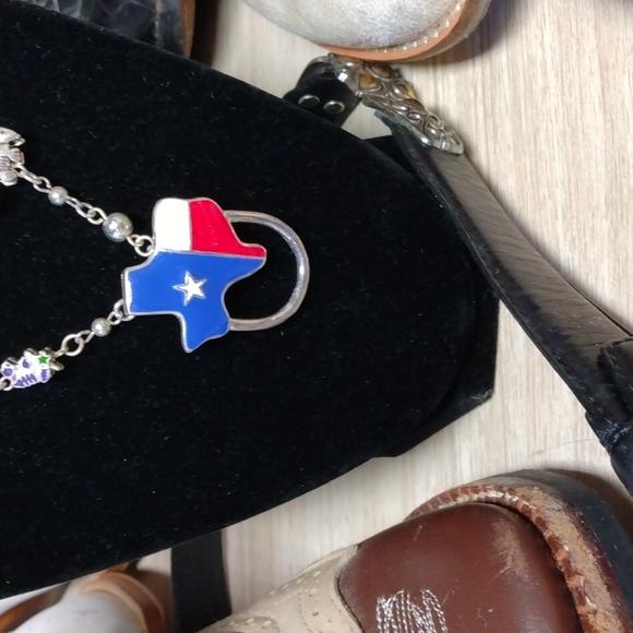 Texas necklace sold alone..silvertone - Picture 2 of 7